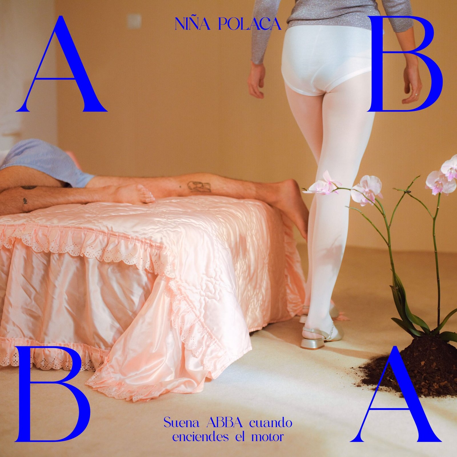 Nina-Polaca-Suena-ABBA-cuando-enciendes-el-motorsg-2048x2048